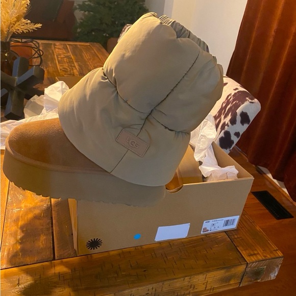 Brand New Ugg Classic Mini Dipper - Picture 1 of 8